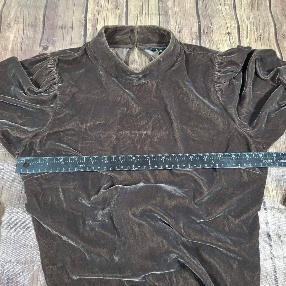 Banana Republic Cropped Velvet Open Back Blouse Womens M Brown Whimsigoth